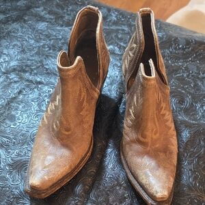 Ariat Dixon Distressed Tan Leather Ankle Boots